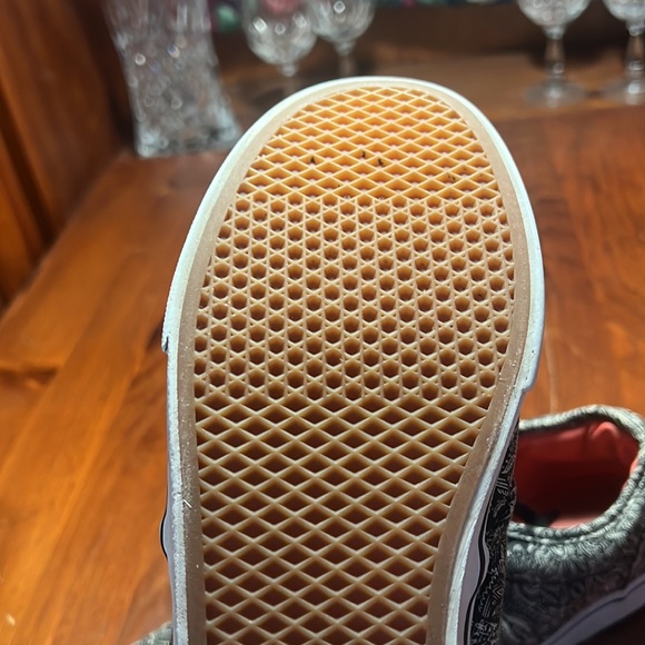 Vans Woman’s size 8.5 Black & White - Picture 9 of 9